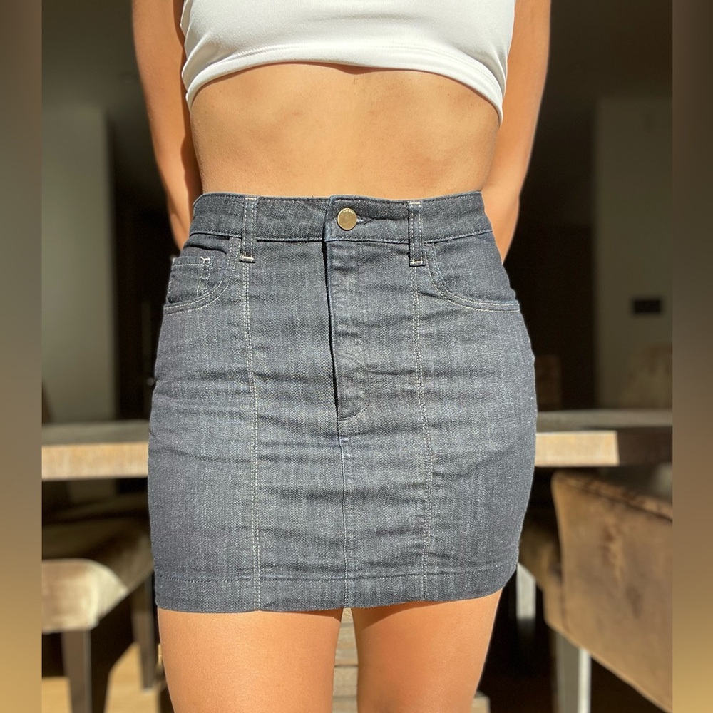 DL1961 Dark Wash Denim Mini Skirt – Size 25